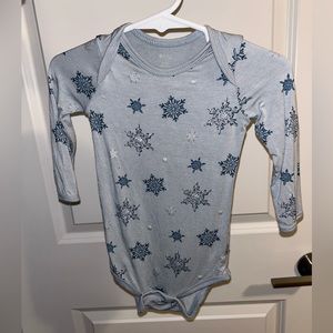 Kyte baby snowflake ls onesie